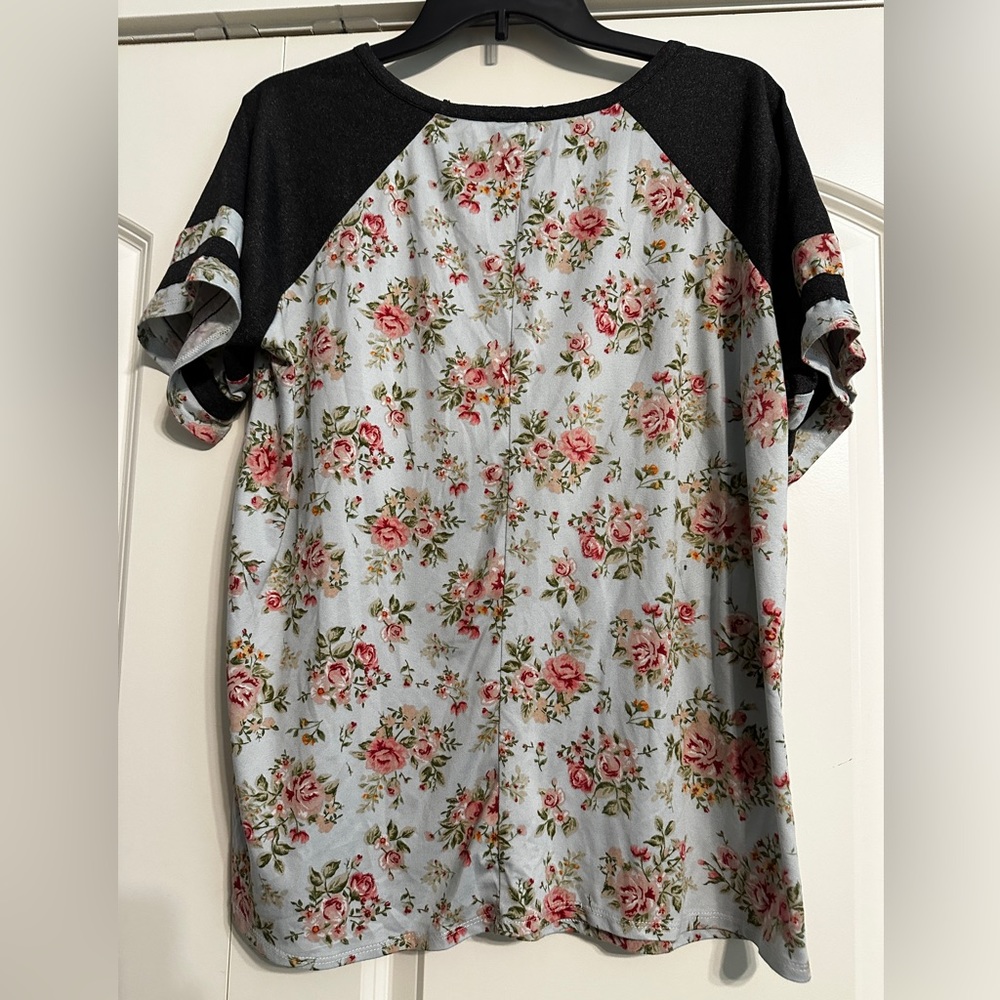 Floral tee - Picture 4 of 5